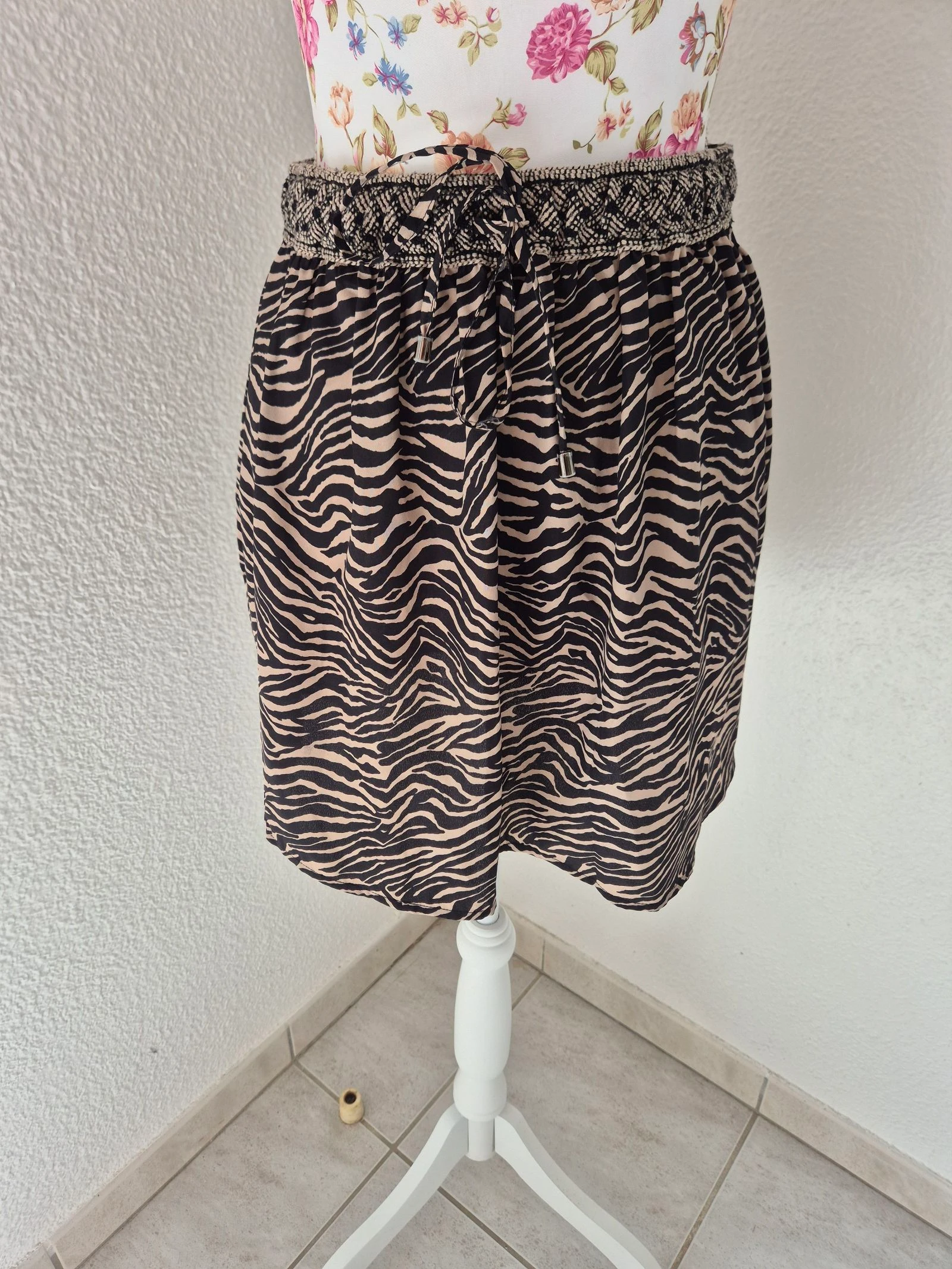 Jupe Kaporal imprimé zèbre beige & noir – Taille S – Taille smockée fluide